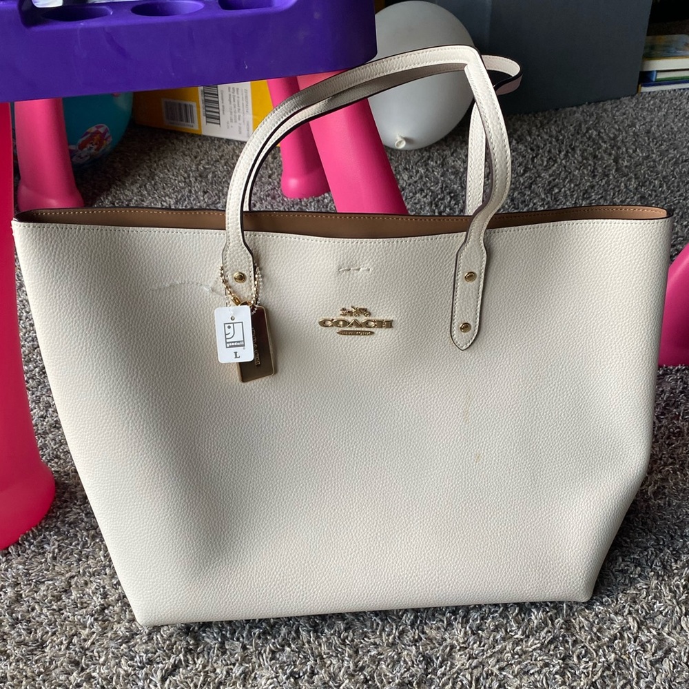 Coach Leather Town Tote | Color Chalk